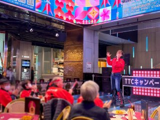 【TTCキャンペーンライブ】おかゆ、華MEN組、岩佐美咲が歌舞伎町タワーのステージに登場！2月6日 