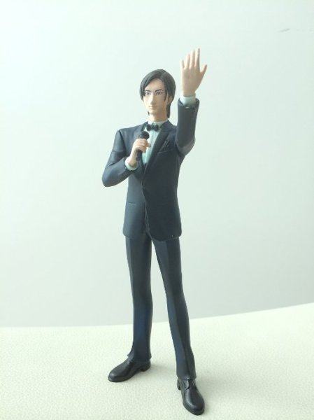 画像1: 【フィギュア付限定盤】山内惠介コンサート2014~ただひとすじに貫き通す恋模様~/山内惠介 [DVD] (1)