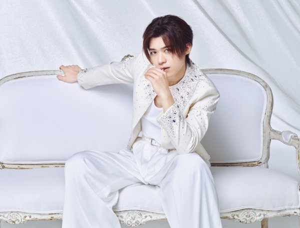 画像1: LOVE しない？/言い訳ナイナー【ラブレオン盤/歌に魅了さレオン盤/一緒に歩いておくレオン盤/れおすけ盤】/新浜レオン [CD] (1)