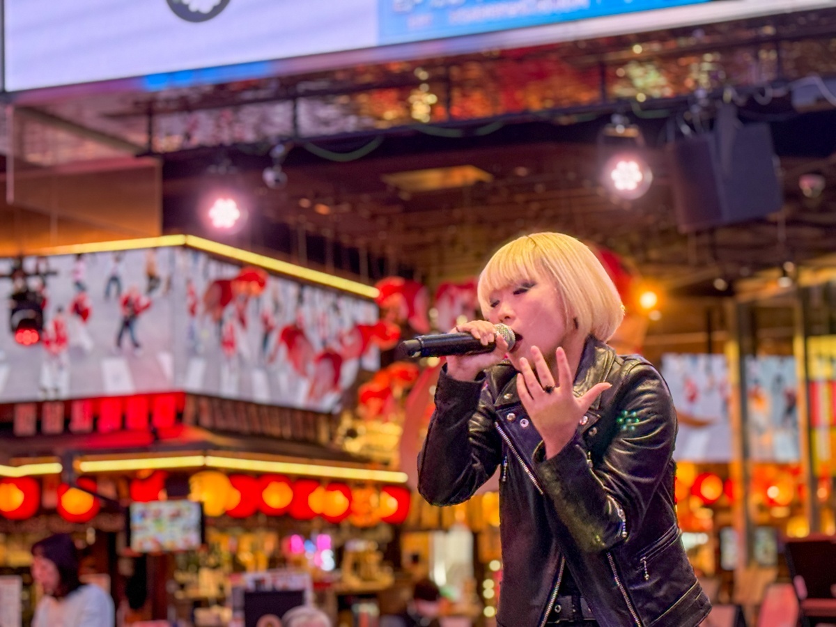 【TTCキャンペーンライブ】藤田彩夢、岡本幸太、エレガント桐生が歌舞伎町タワーのステージに登場！12月18日 