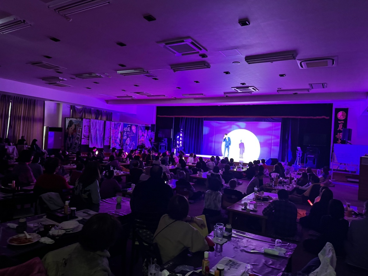 楠木康平が石岡健康センターで初の2ステージ出演！新曲『流されたって』を熱唱！