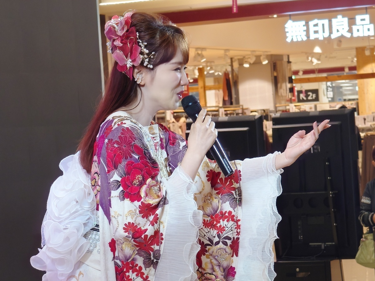 大沢桃子 イオンモール下妻 リリースイベント 写真3