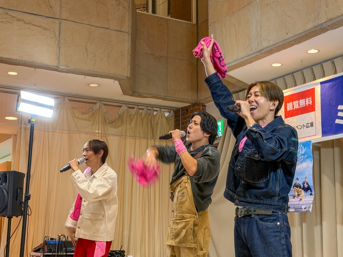 LAST FIRST ニットーモール熊谷 TTCキャンペーンライブ 写真2