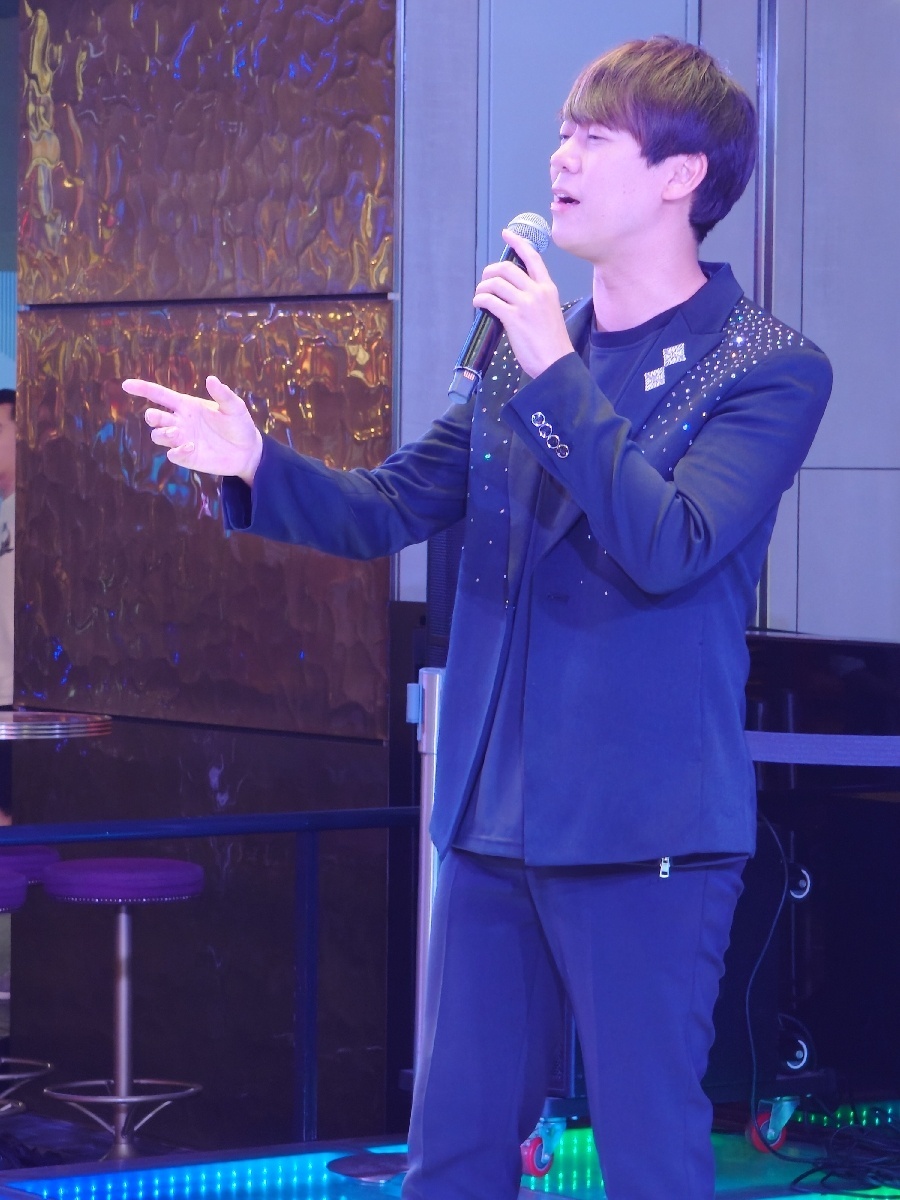 松阪ゆうき カブキhall ミニライブ 写真2