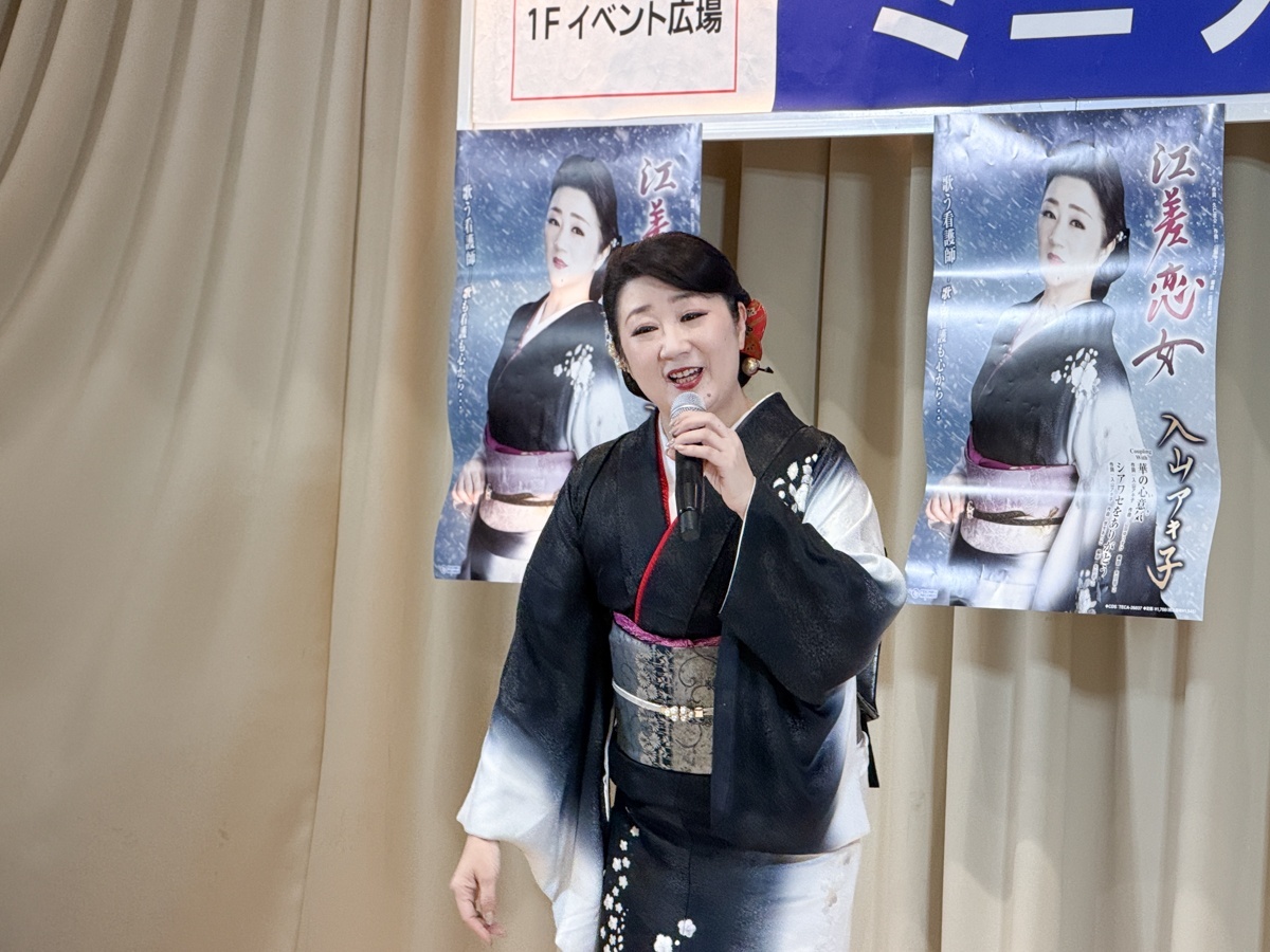 入山アキ子 ニットーモール熊谷 TTCキャンペーンライブ 写真3
