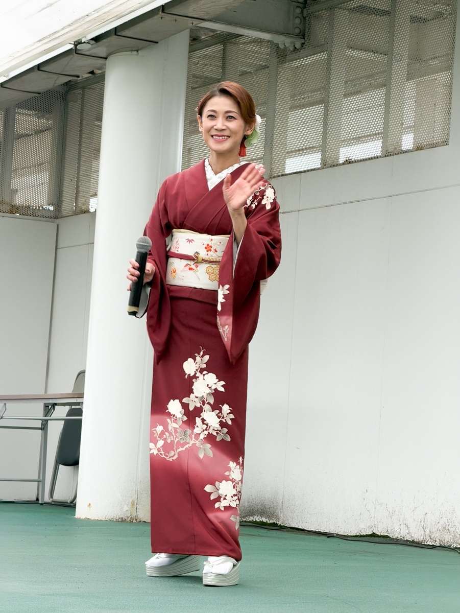 美貴じゅん子 キャンペーンライブ 写真1