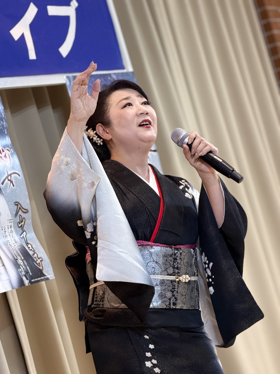 入山アキ子 ニットーモール熊谷 TTCキャンペーンライブ 写真5