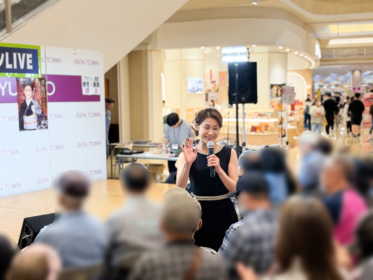 古閑正美 美貴じゅん子 イオンタウンおゆみ野 ジョイントライブ 写真2
