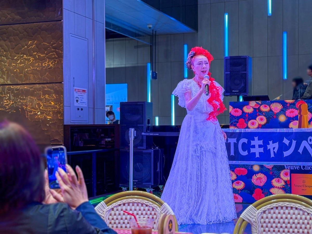 安倍理津子 歌舞伎町タワー TTCキャンペーンライブ 写真2